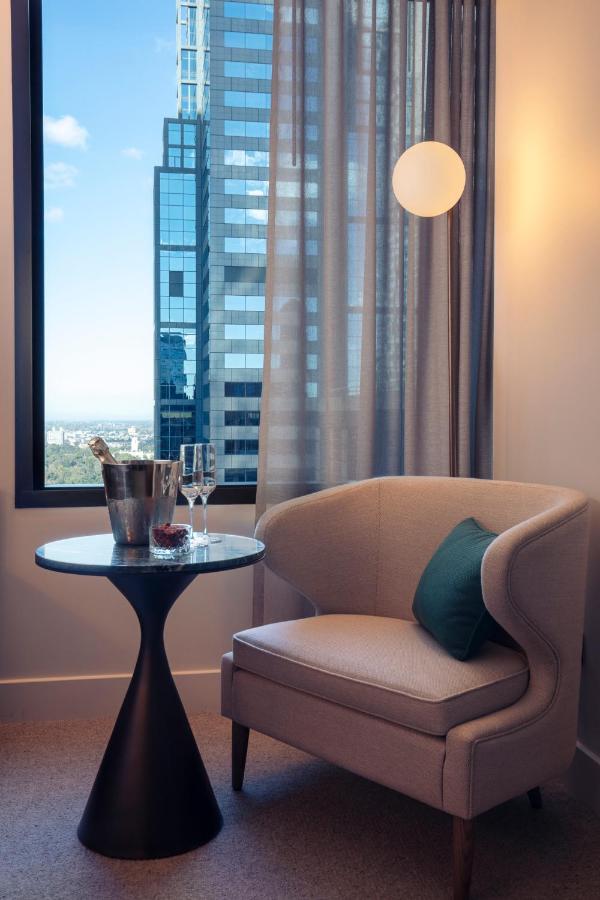 Next Hotel Melbourne, Curio Collection By Hilton Extérieur photo A room at the hotel